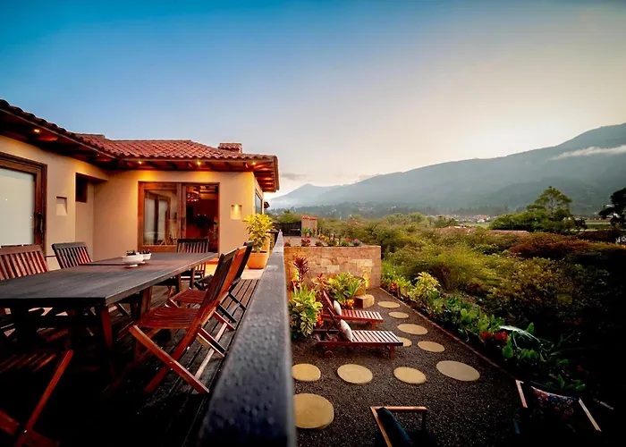 Casa De Las Flores- Bugambilias