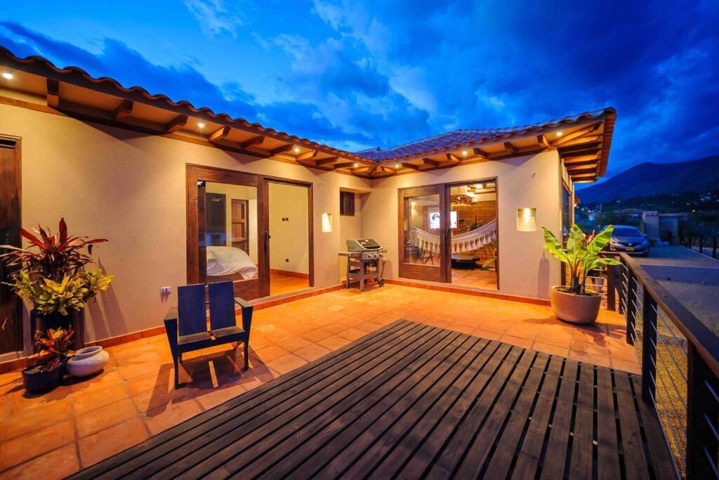 Casa De Flores- Bugambilias
