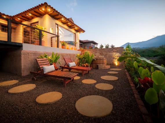 Casa De Flores- Bugambilias Holiday home *