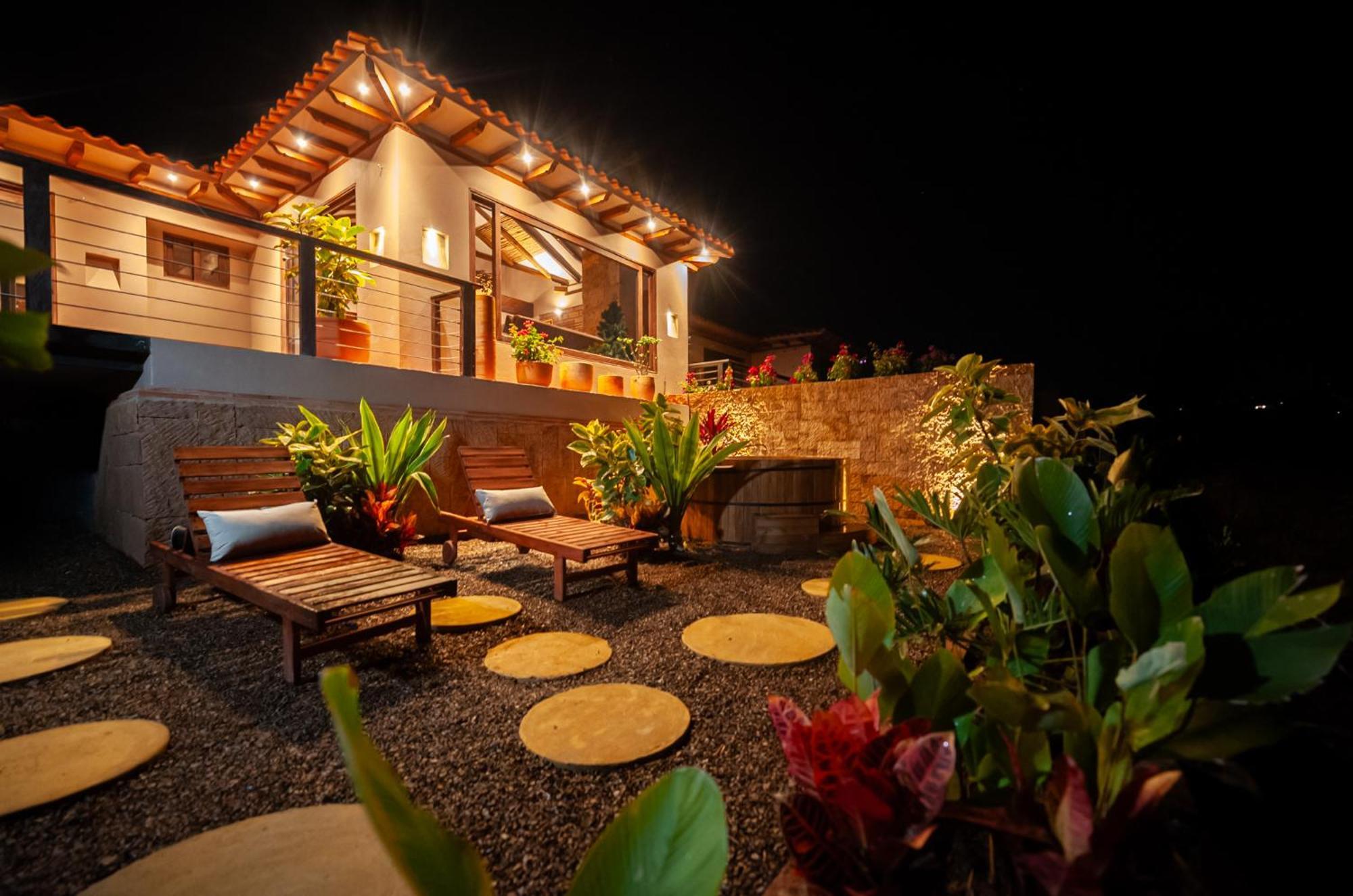 Casa De Flores- Bugambilias Holiday home